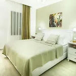 公寓式酒店 Rodina 4*